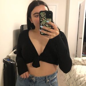 super cute wrap top 🖤